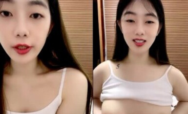 七彩幼师反差实录：校园清纯巨乳老师回家秒变欲女，粉嫩淫穴大开任你玩！